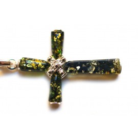 Sidabrinis kryžius su žaliu gintaru